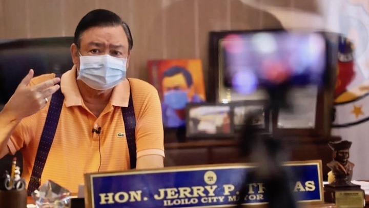 BRIEFING. Mayor Jerry Treñas delivers a live address. Photo from Iloilo City government