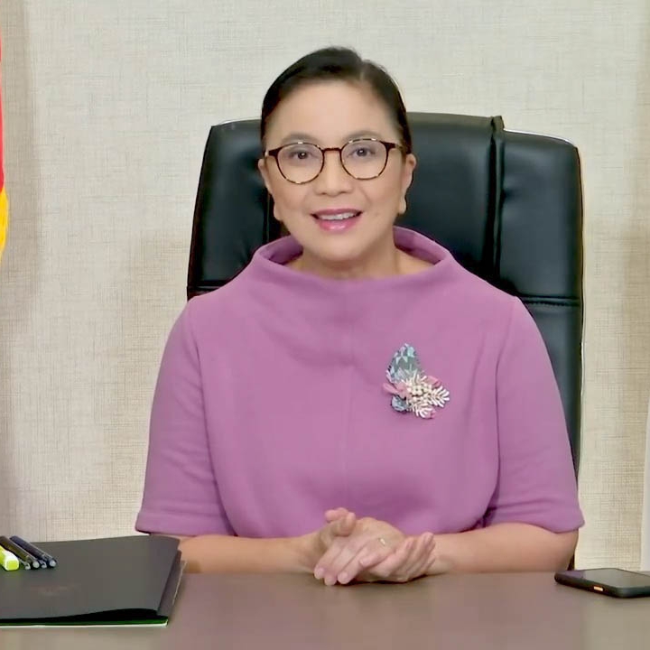 Critics hated on Robredo's FB Live look, the VP tells them to #supportlocal