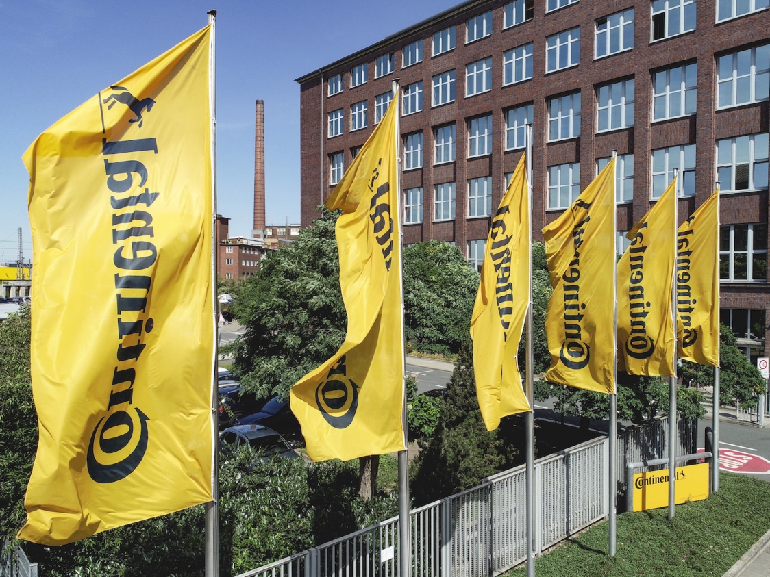 Continental expands restructuring, hitting 30,000 jobs