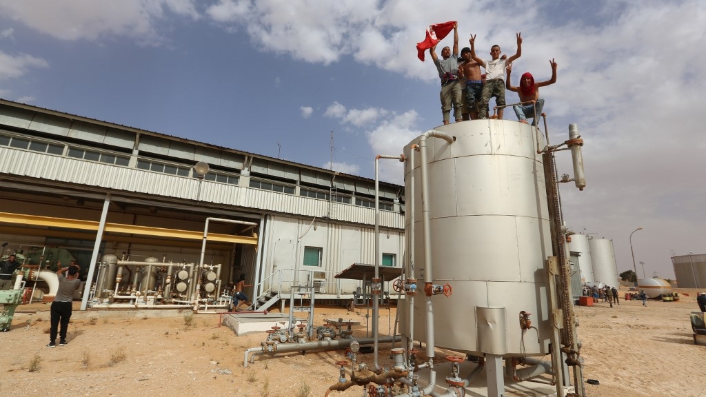 Tunisia oil shutdown drags on as firms threaten layoffs