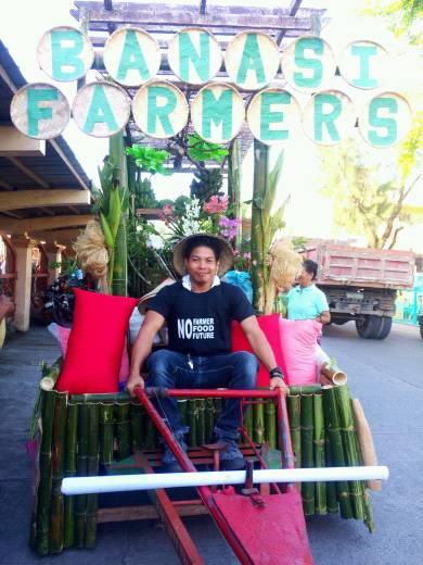 Rolly meninggalkan para petani dalam kegelapan, ladang mereka terendam banjir