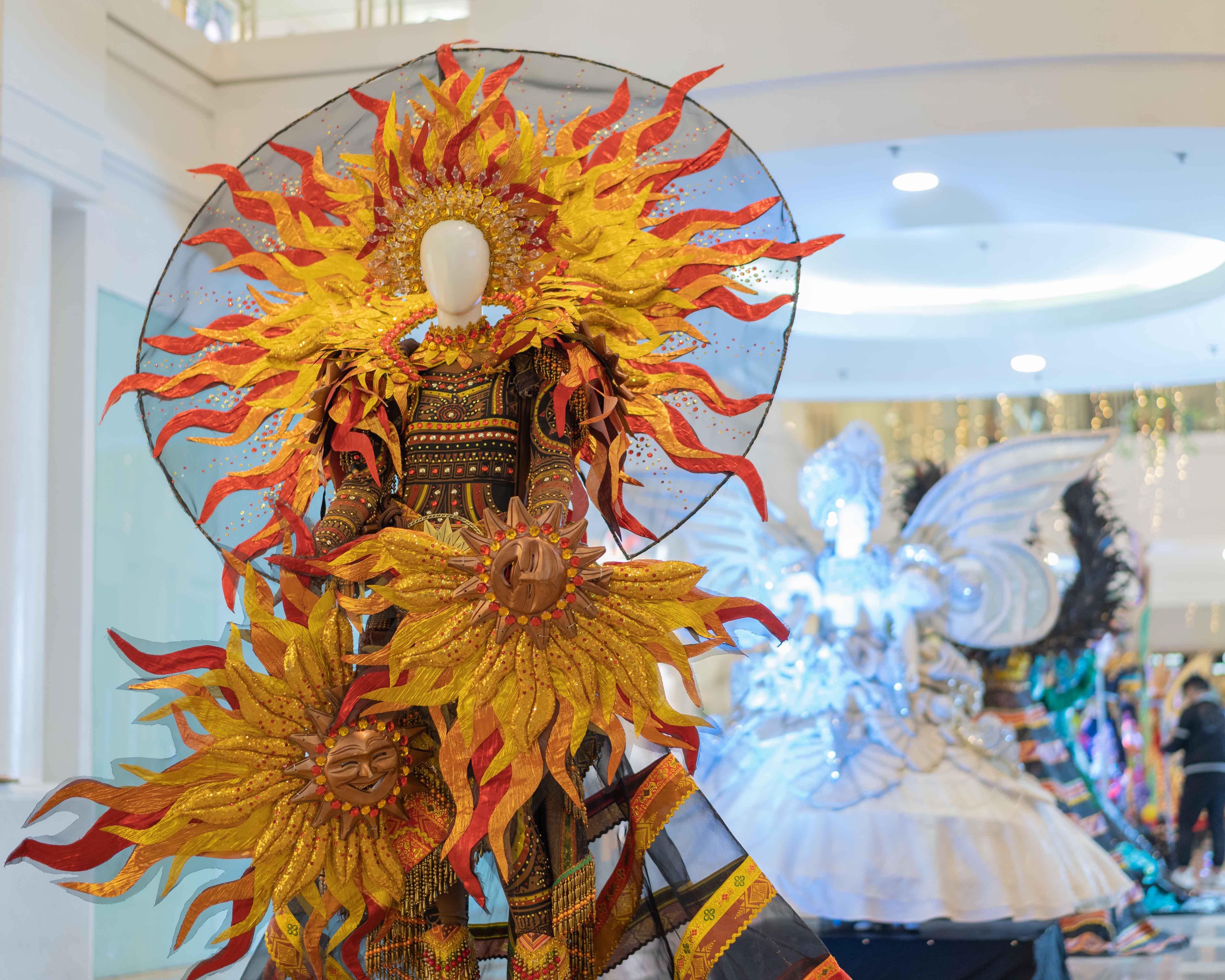 IN PHOTOS: The Sinulog Queen Costumes By Cebu's Top Designers | atelier ...