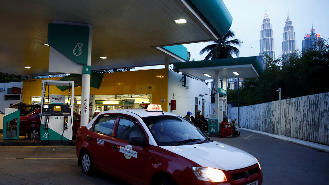 Malaysia Sets Retail Fuel Price Ceiling As Global Crude Demand Rises