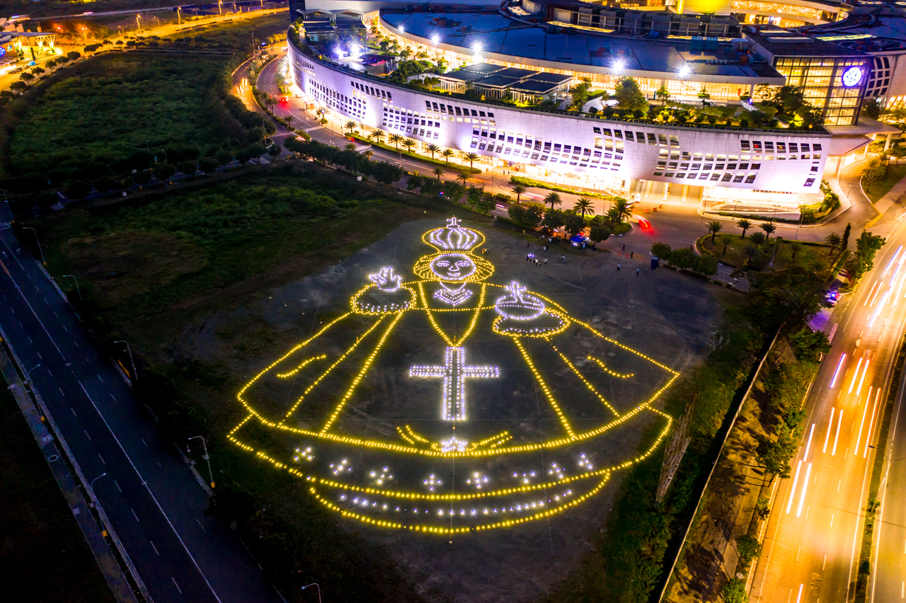 SM hosts Liter of Light’s largest solar tribute to Santo Niño de Cebu