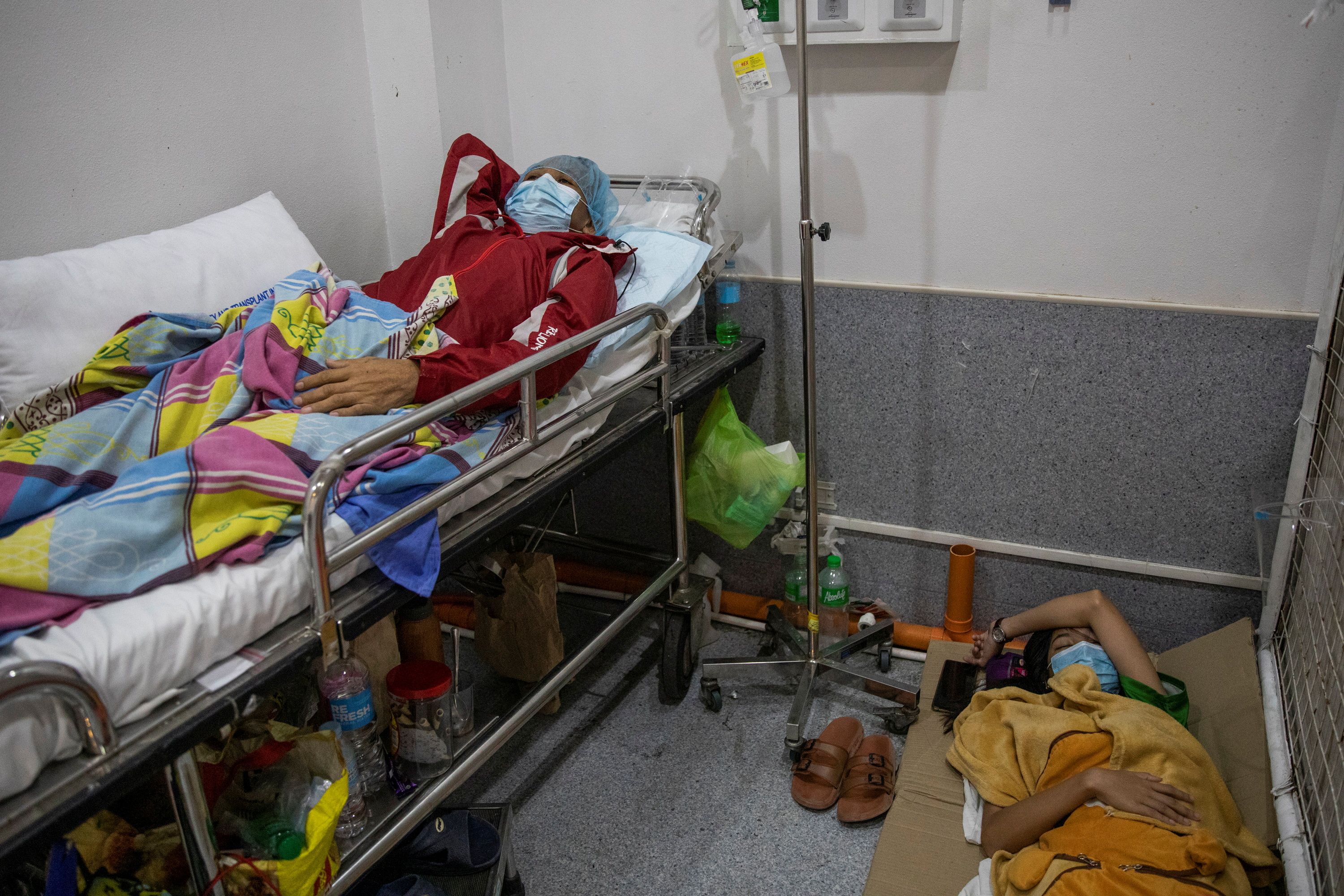 IN PHOTOS: Tents turn into emergency rooms as COVID-19 cases top 1 million