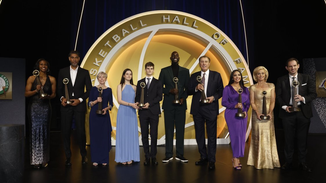 Kobe Bryant remembered in emotional Hall of Fame inductions