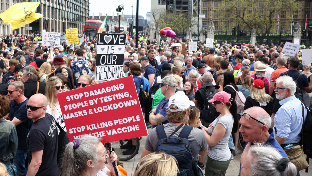Anti-vaxxers make up to $1.1 billion for social media companies - Vimarsana News
