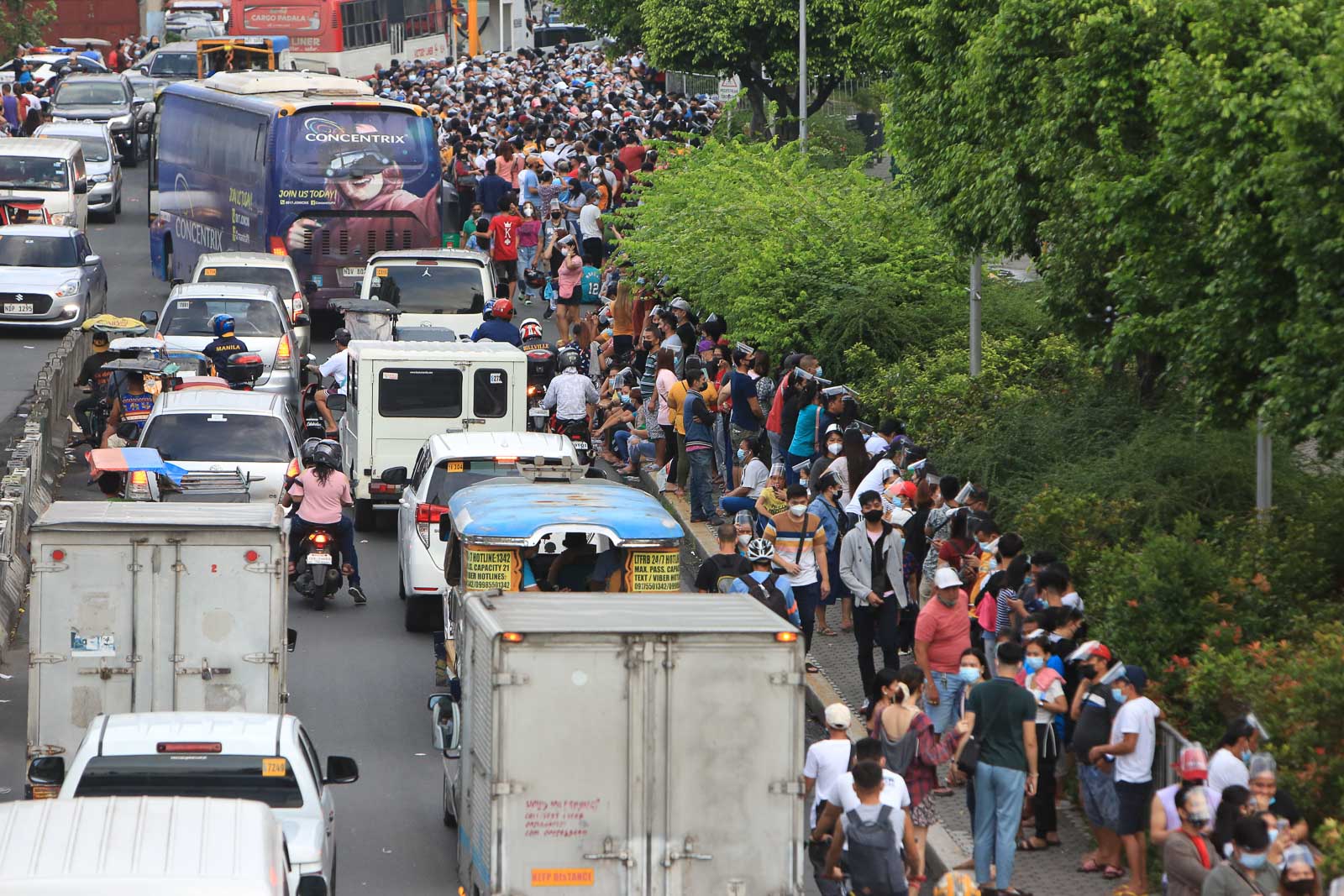 Kekacauan terjadi di lokasi vaksinasi COVID-19 sehari menjelang ECQ Metro Manila