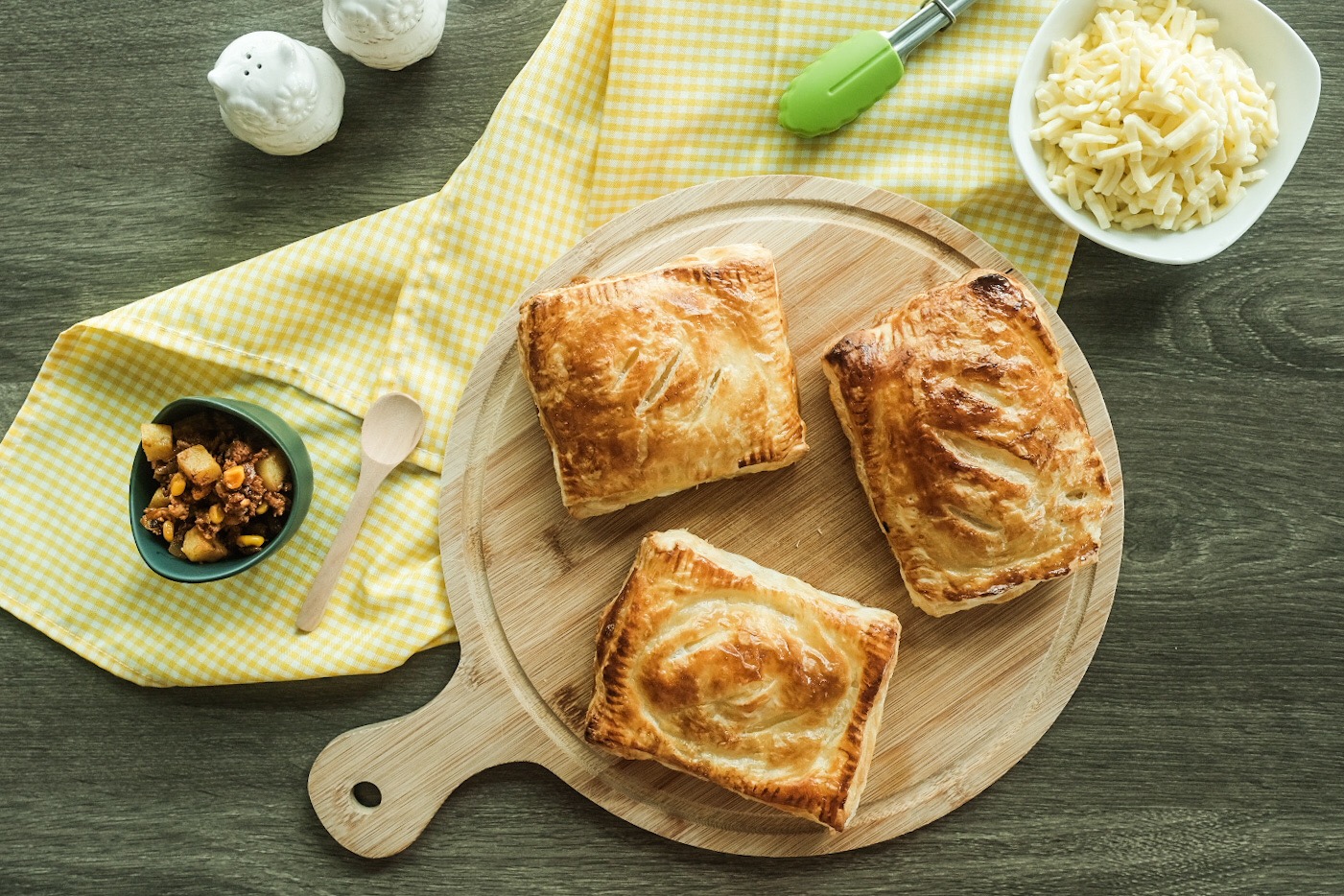 (Dapur 143) Hore untuk tangan kecil!  Cara membuat cheesy chorizo ​​​​turnover