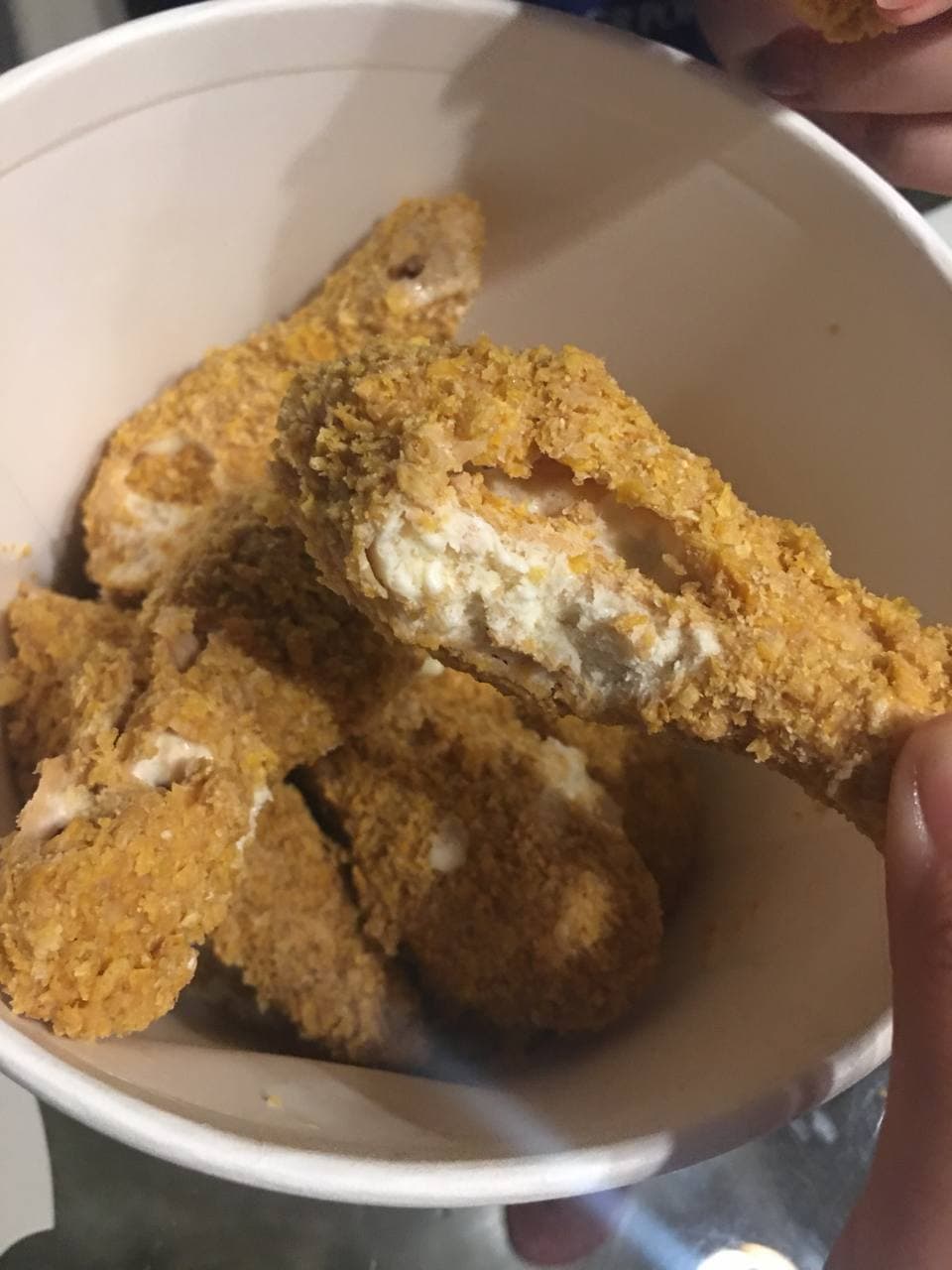 Ayam goreng…es krim?!  Dapatkan seember suguhan baru dari Kota Pasig ini