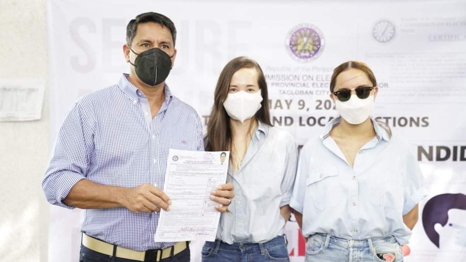 Richard and Lucy Gomez seek to swap posts in 2022 polls - Vimarsana News