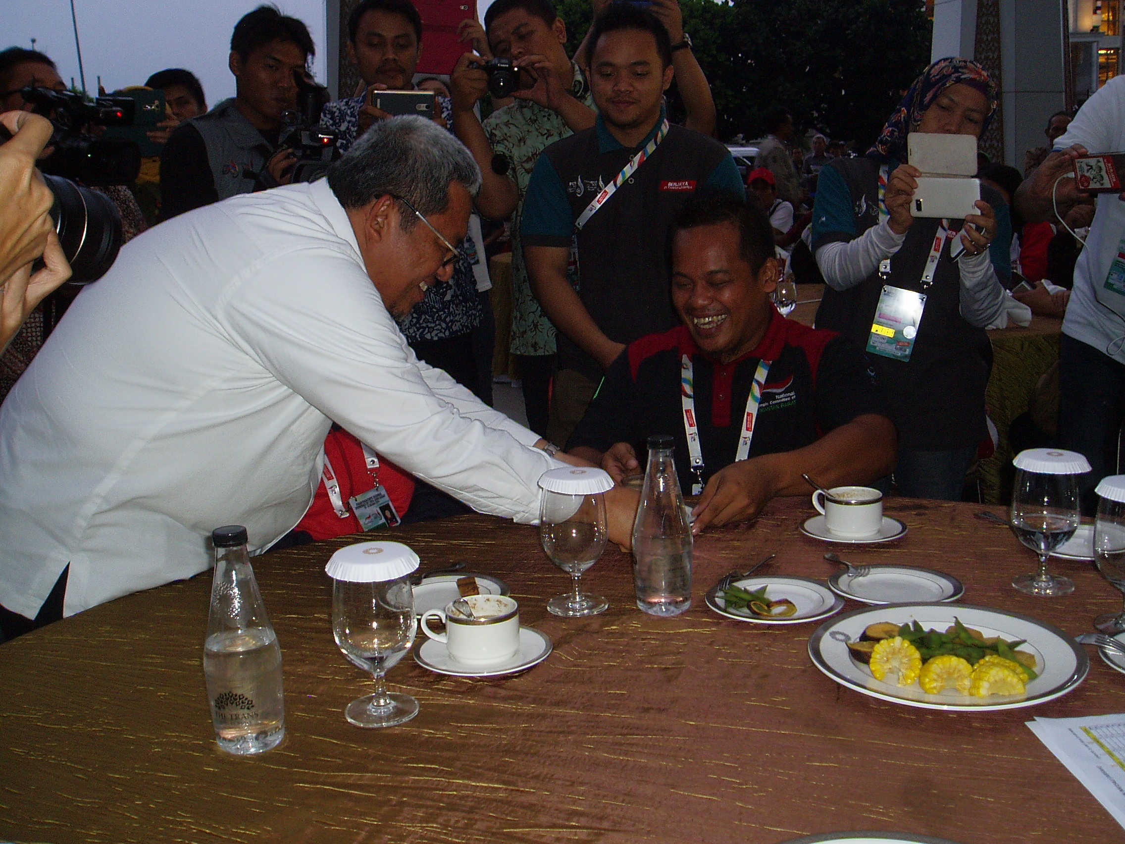 Secangkir kopi  pahit  dari Aher untuk paralimpian