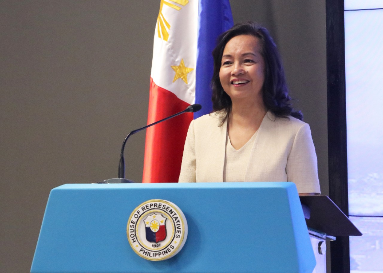 Arroyo: Philippines can be 'friends' with both China, U.S.