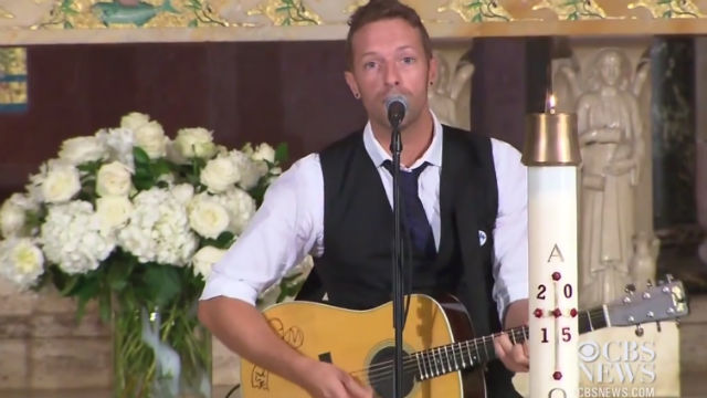 Chris Martin of Coldplay sings ’Til Kingdom Come’ at Beau ...