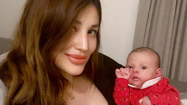 Look Meet Nathalie Hart S Baby Girl