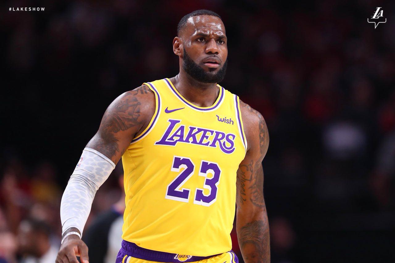 LOOK: Monster dunks – and more – in LeBron's Lakers debut