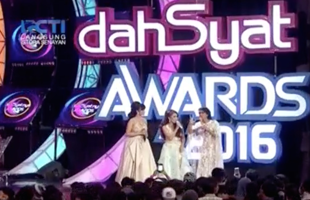 Foto Penampilan Para Selebriti Di Dahsyatnya Awards 2016