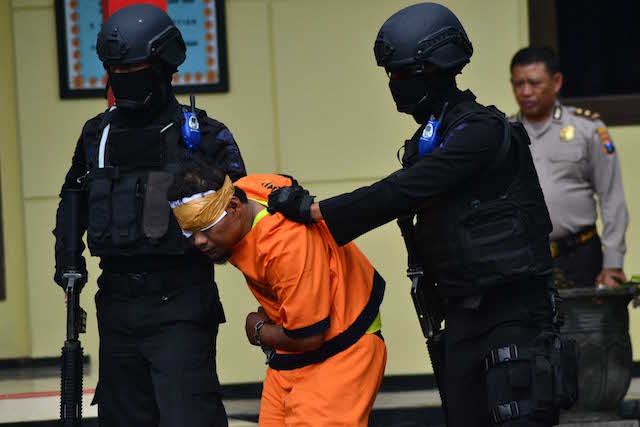 Enam terduga teroris yang ditangkap di Malang dipindahkan ke Mabes Polri
