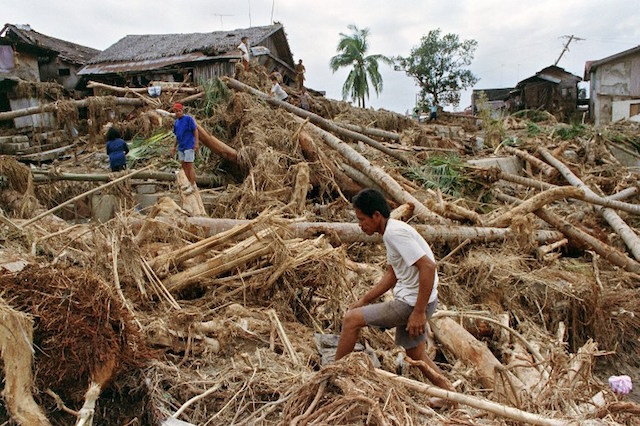 Warning signs of super typhoon yolanda picture