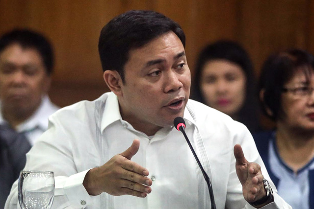 Mark Villar says P75 billion in DPWH budget not 'insertion'