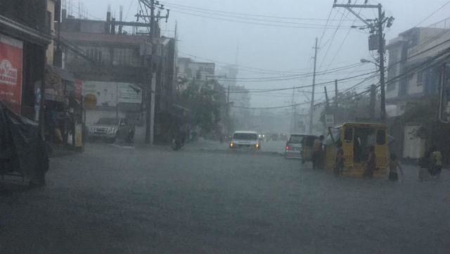 Hour Long Heavy Rain Causes Flooding In Cebu