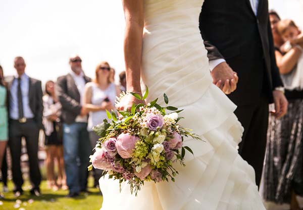 Etika Tak Tertulis Ketika Hadiri Pesta Pernikahan Etika Tak Tertulis Ketika Hadiri Pesta Pernikahan