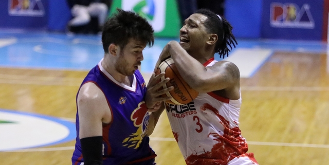 Perkins Proves Clutch As Phoenix Edges Magnolia To Stay No 1