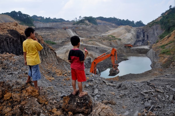 LSM adukan lubang bekas  tambang berbahaya di Kalimantan 