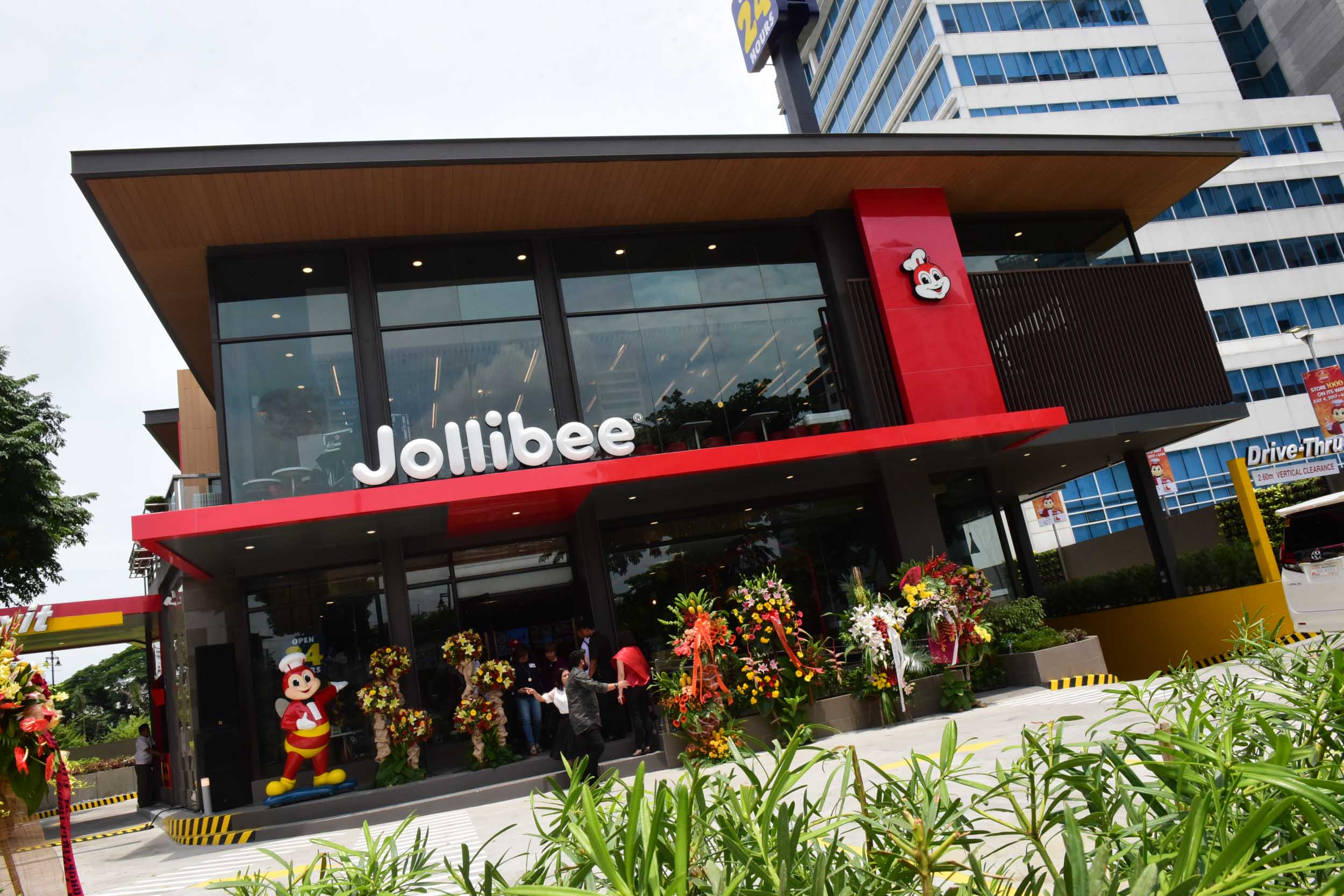 In Photos Inside Jollibee S 1 000th Store