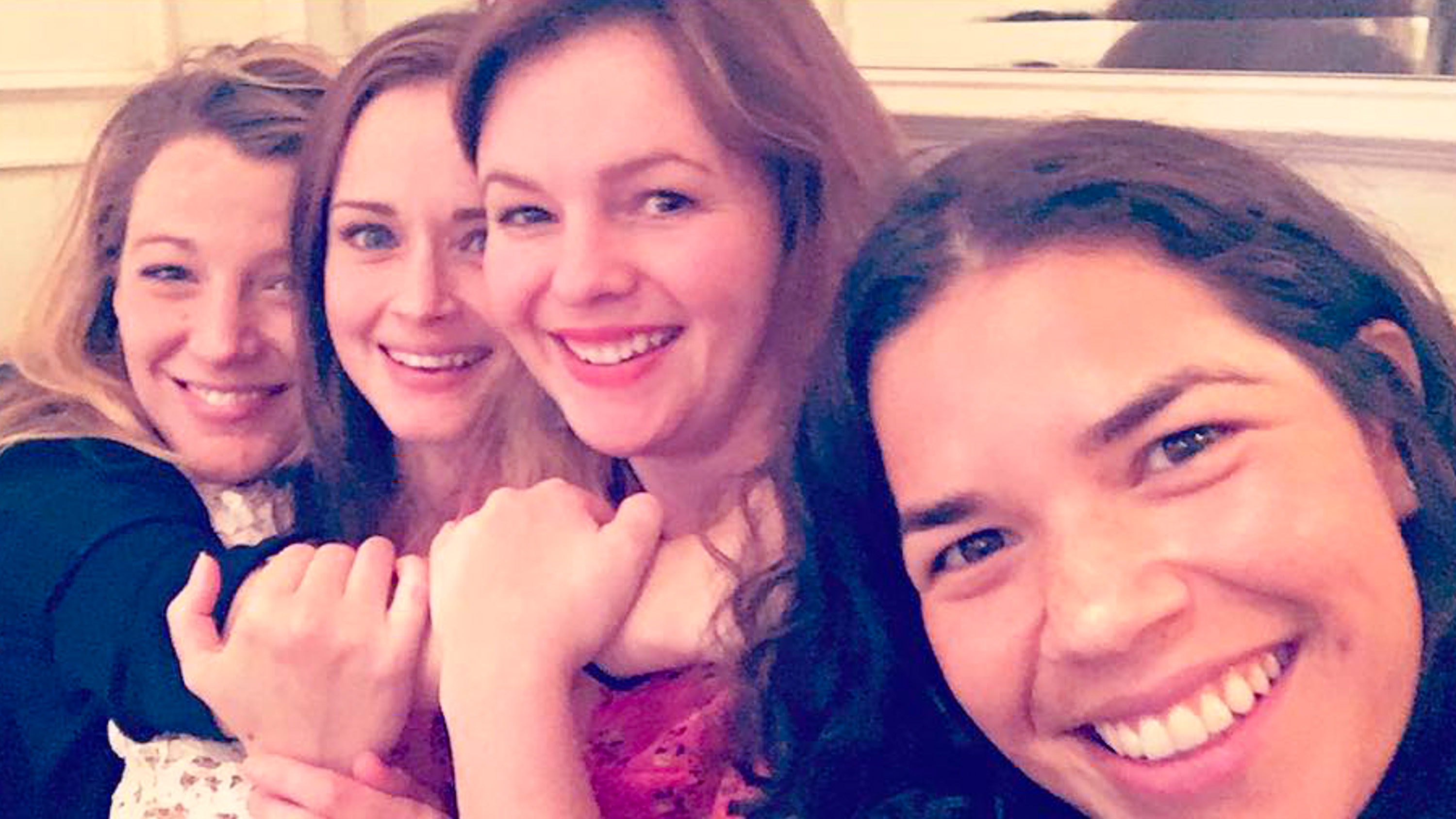 LOOK Cast of 'Sisterhood of the Traveling Pants' reunite