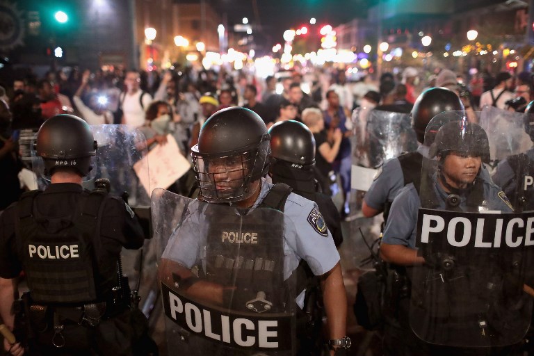 Protests over St Louis police shooting turn violent for third day