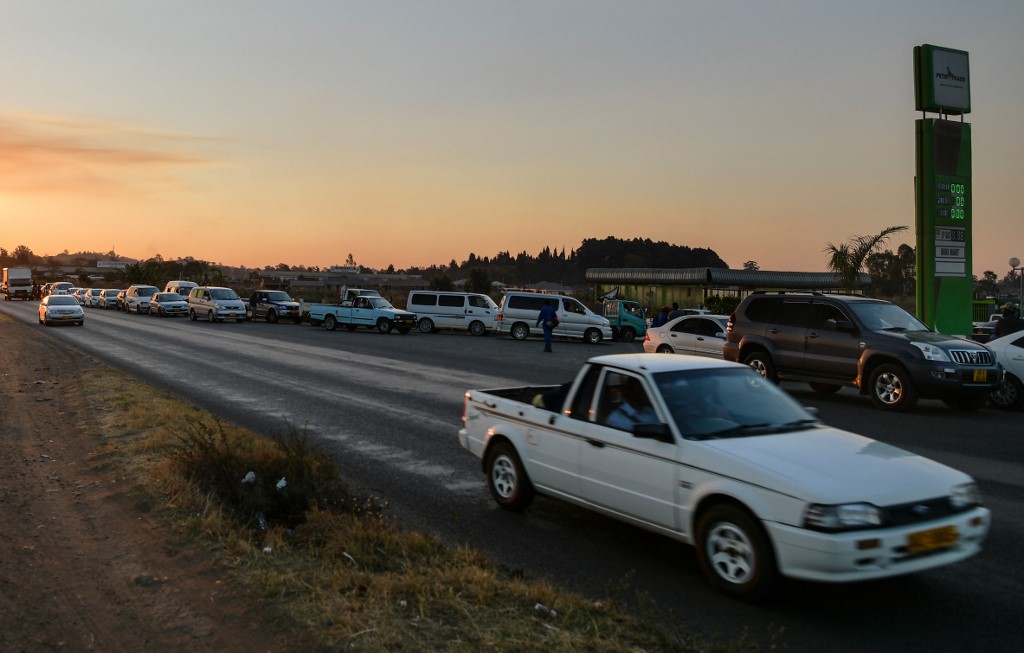 Zimbabwe raises oil prices by more than 25