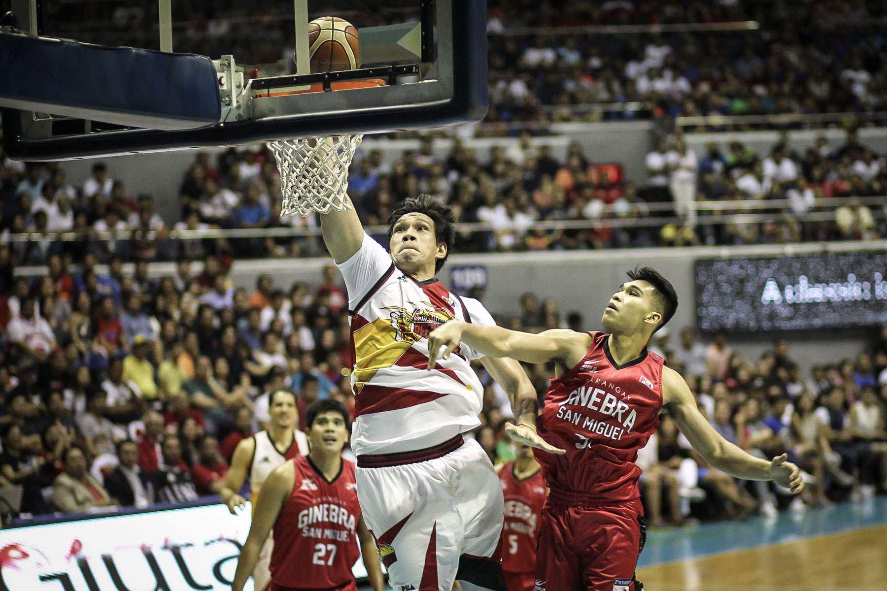 Fajardo first PBA player to win 3 straight MVPs