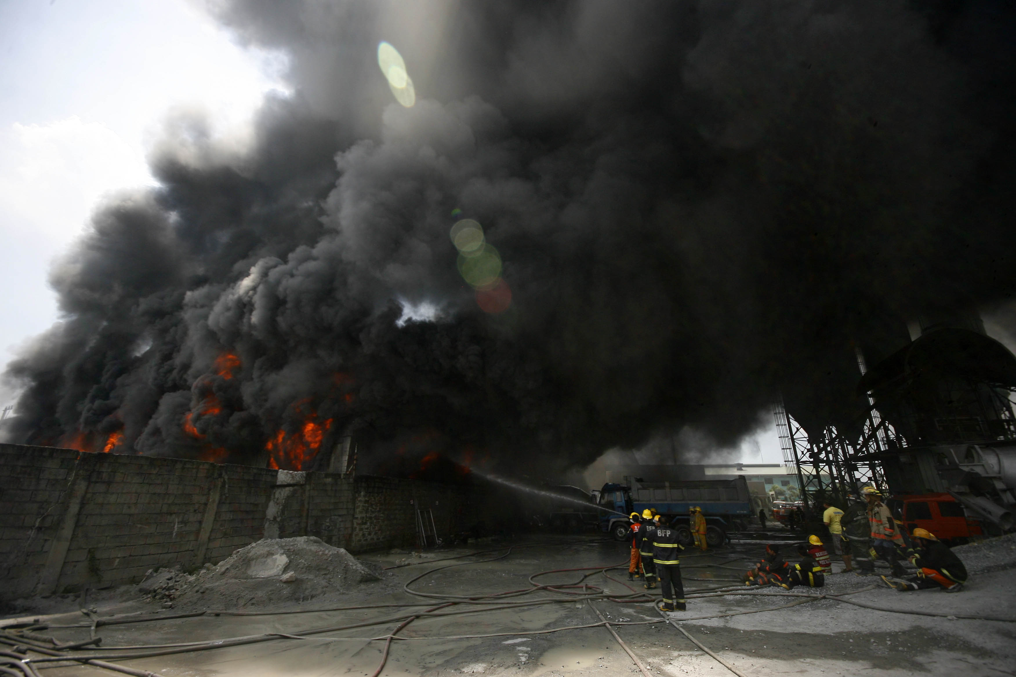 Don't blame welders for Valenzuela fire - lawyer