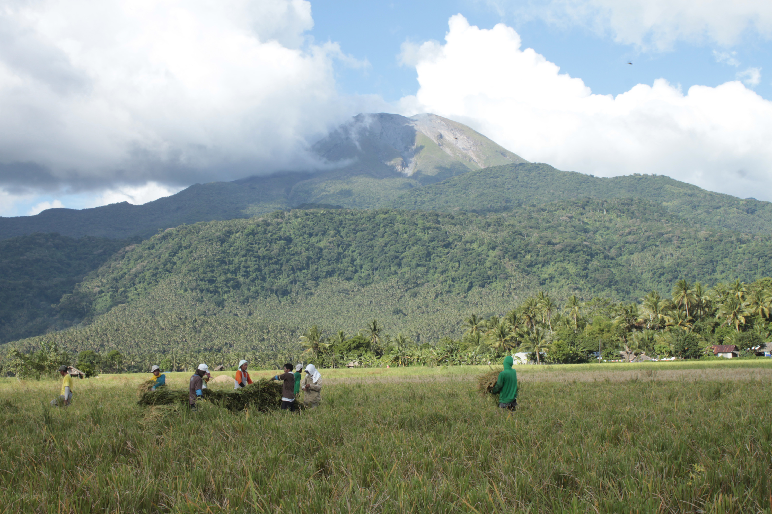 Fast Facts Mt Bulusan The Ph S 4th Most Active Volcano