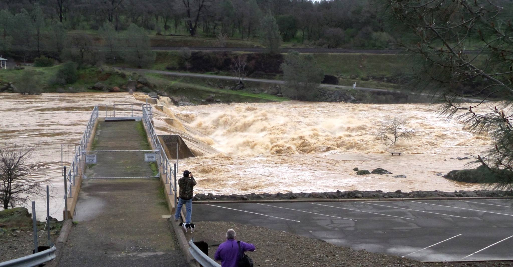 Thousands Evacuated As California Dam Threatens To Break