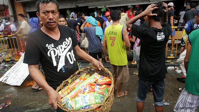 Tormented typhoon victims scour for food | Al-Rasub